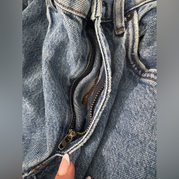 Reformation Shasta destroyed jeans cropped 25” mid wash size 26 - Picture 4 of 11